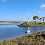 Vakantiehuis La Grange Des Pres, Chaumiere 8 Personnes Vue Mer! *