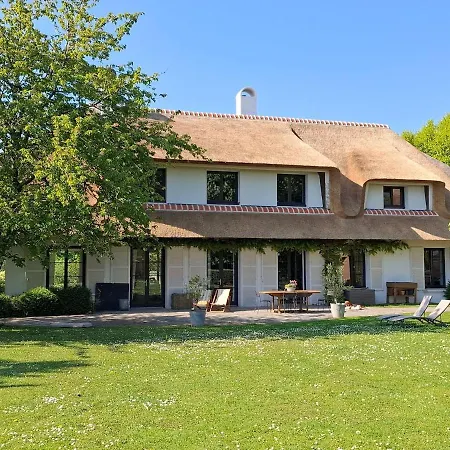 Casa vacanze La Grange Des Prés, Thatched For 8 People With Sea View! Eu (Senna Marittima)