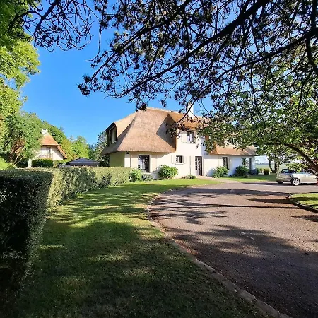 Casa vacanze La Grange Des Prés, Thatched For 8 People With Sea View! Eu (Senna Marittima)