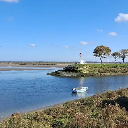 Casa vacanze La Grange Des Prés, Thatched For 8 People With Sea View! *